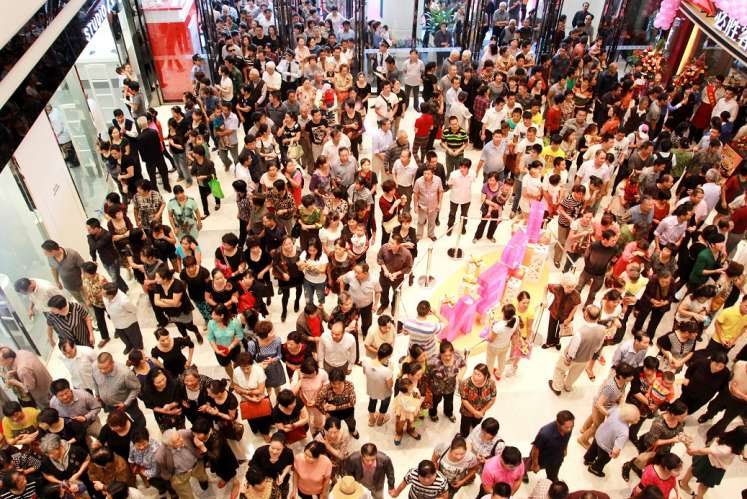 crowds.jpg crowds.jpg